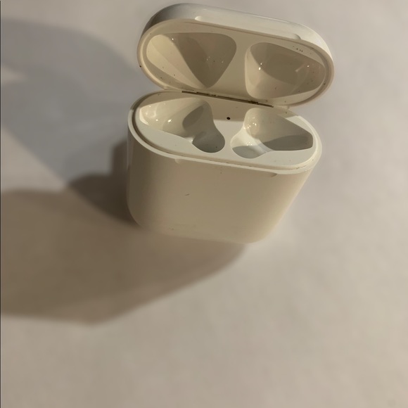 Apple First Generation Charging Case - Picture 4 of 4